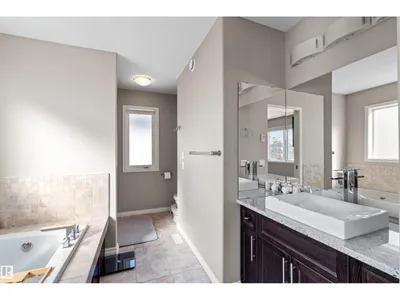 22 NORTON AV photo 13
