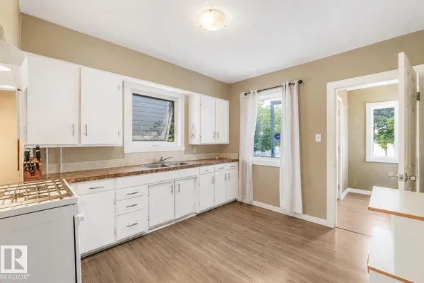 12130 95A ST NW photo 3