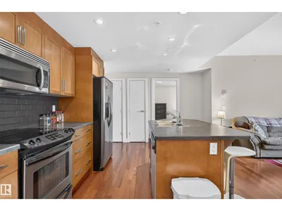 #505 11933 JASPER AV NW photo 14