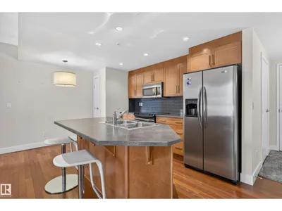 #505 11933 JASPER AV NW photo 18