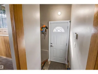 6207 85 AV NW photo 19