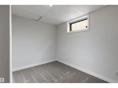 6207 85 AV NW photo 32