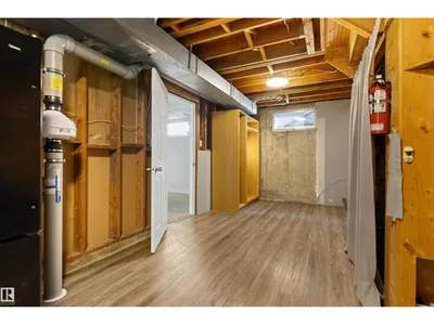 6207 85 AV NW photo 43