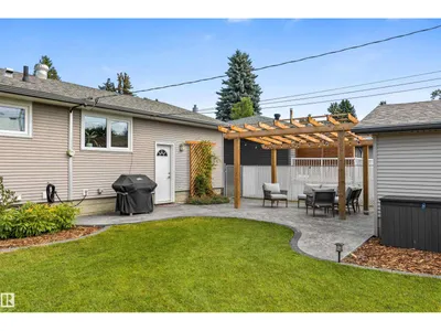 6207 85 AV NW photo 45