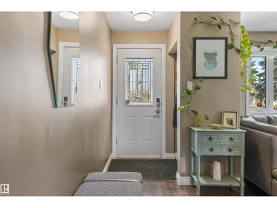 6207 85 AV NW photo 5