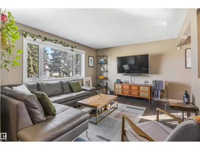 6207 85 AV NW photo 7