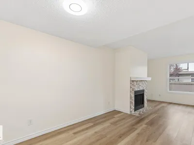 10475 24 AV NW photo 10