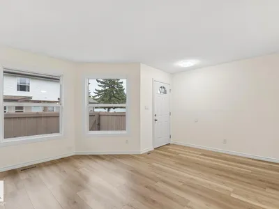 10475 24 AV NW photo 13