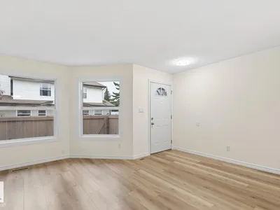 10475 24 AV NW photo 15