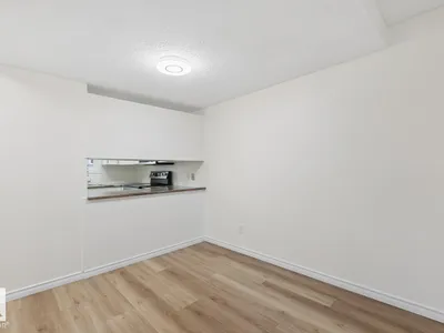 10475 24 AV NW photo 7