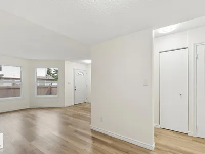 10475 24 AV NW photo 9