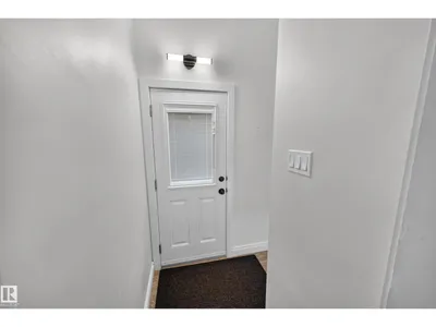 10224 82 ST NW photo 32