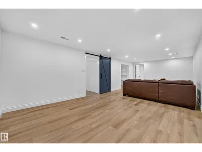 10224 82 ST NW photo 34