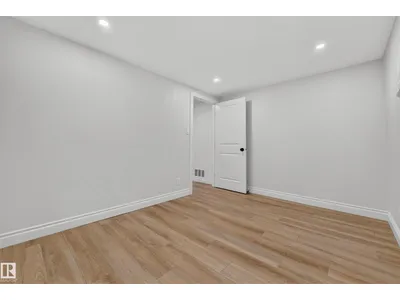 10224 82 ST NW photo 40