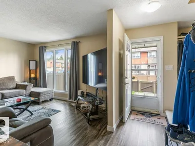8306 182 ST NW photo 4
