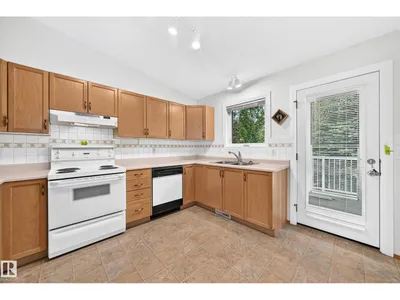 6526 158 AV NW photo 13