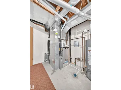 6526 158 AV NW photo 58