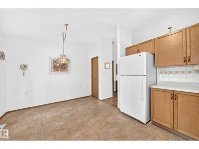 6526 158 AV NW photo 10