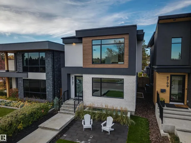 8707 STRATHEARN CR NW, Edmonton