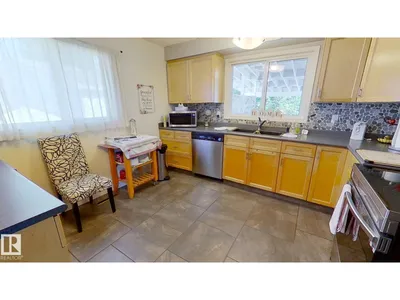 6704 152A AV NW photo 7