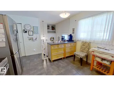 6704 152A AV NW photo 9