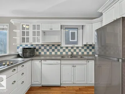 9742 88 AV NW photo 11