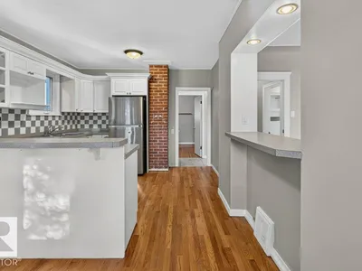 9742 88 AV NW photo 15