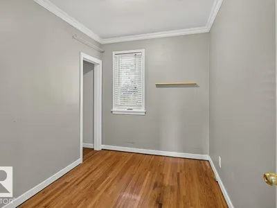 9742 88 AV NW photo 18