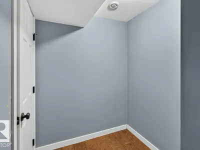 9742 88 AV NW photo 32