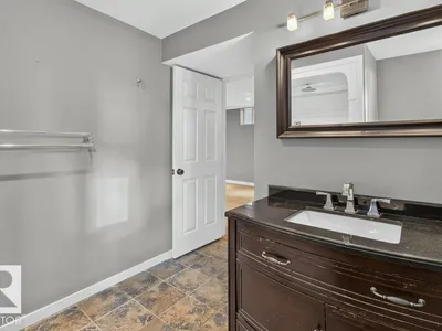 9742 88 AV NW photo 35