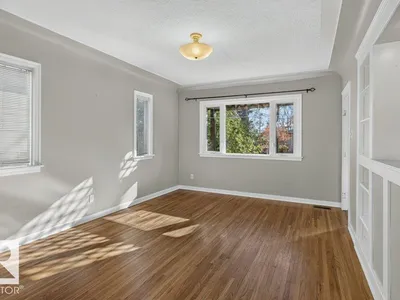 9742 88 AV NW photo 8