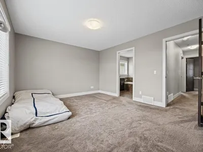 7627 181 AV NW photo 18