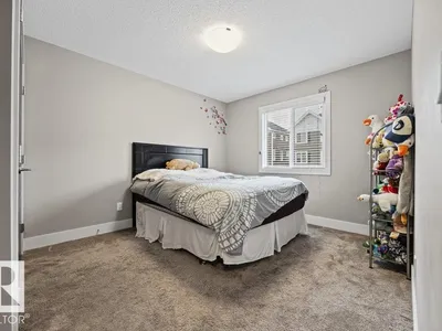 7627 181 AV NW photo 28