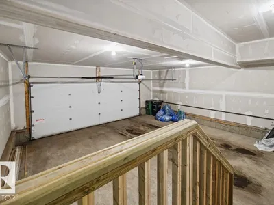 7627 181 AV NW photo 34