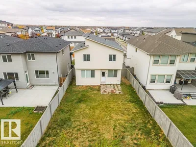 7627 181 AV NW photo 37