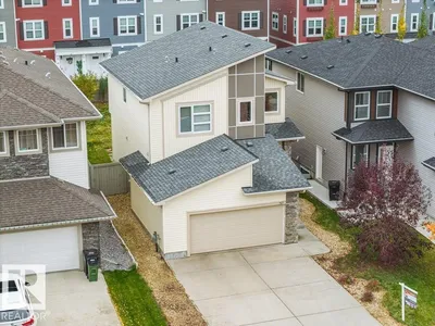 7627 181 AV NW photo 39