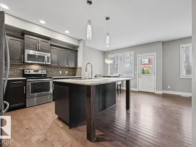 7627 181 AV NW photo 5