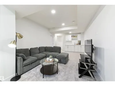 1032 BERG PL photo 31