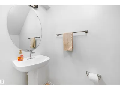 #83 8304 11 AV SW photo 23
