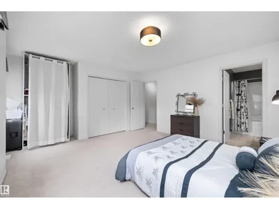 #83 8304 11 AV SW photo 27