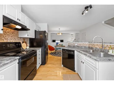 #83 8304 11 AV SW photo 22