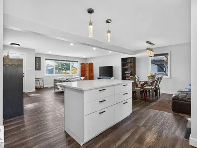 7404 92 AV NW photo 11