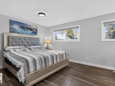 7404 92 AV NW photo 15