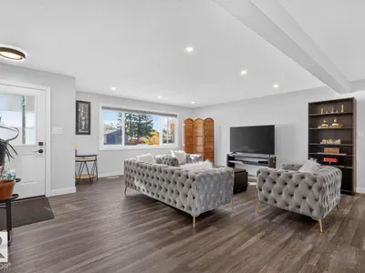 7404 92 AV NW photo 4