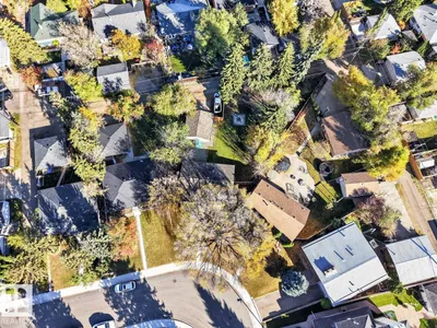 7404 92 AV NW photo 43