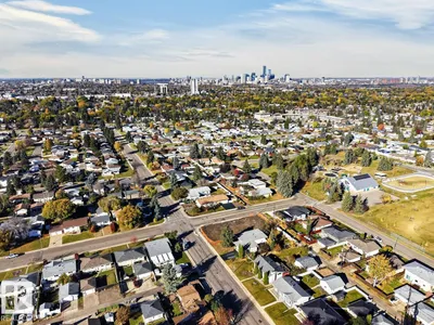 7404 92 AV NW photo 46