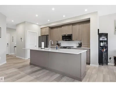 168 LARCH CR photo 12