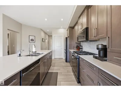 168 LARCH CR photo 11