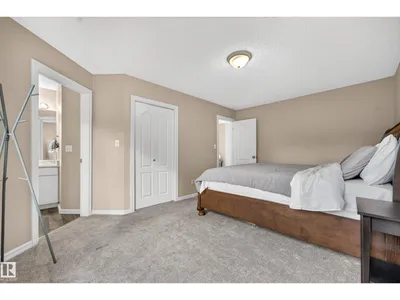 11813 11B AV NW photo 30