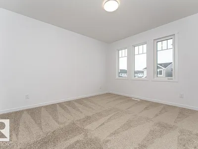 6407 63 St photo 11